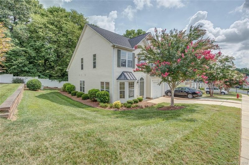 Property image 2 at 1820 Robinwood Village Drive, Gastonia, NC 28054