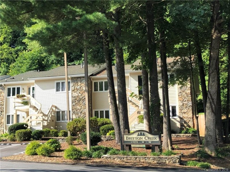 Property image 2 at 530 Britton Creek Drive, Hendersonville, NC 28791