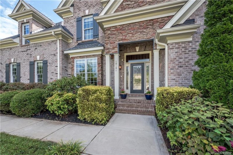 Property image 2 at 10101 Squires Way, Cornelius, NC 28031