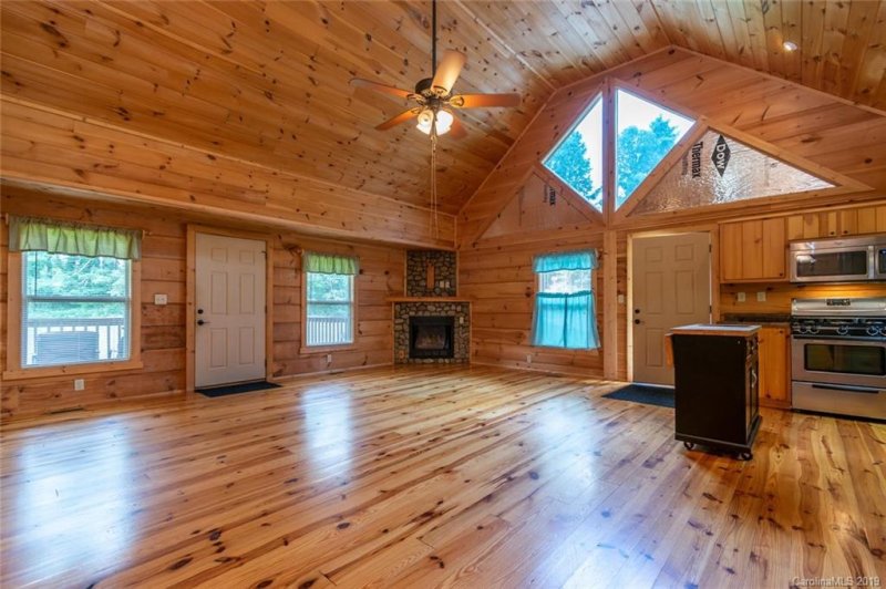 Property image 4 at 207 Oscelake Way, Hendersonville, NC 28739