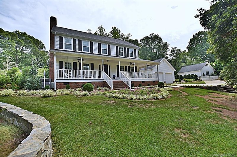 2022 Surrey Lane