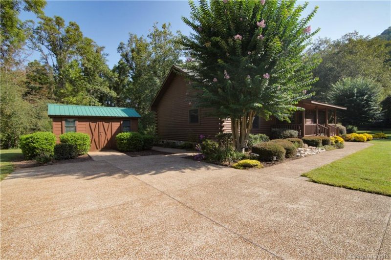 Property image 3 at 45 Reedy Creek Court, Hendersonville, NC 28792