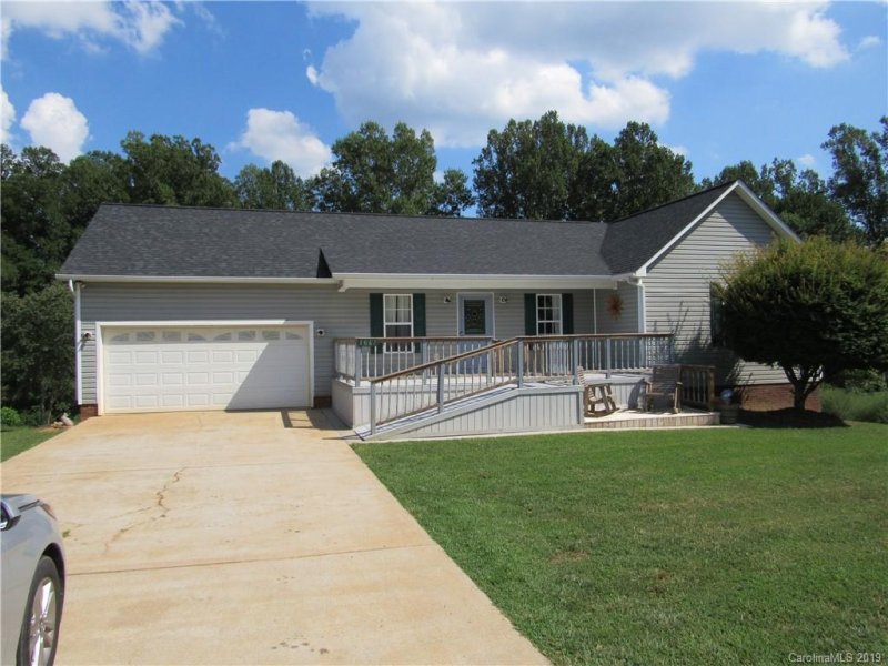 Property image 2 at 1067 Creekside Drive, Lincolnton, NC 28092
