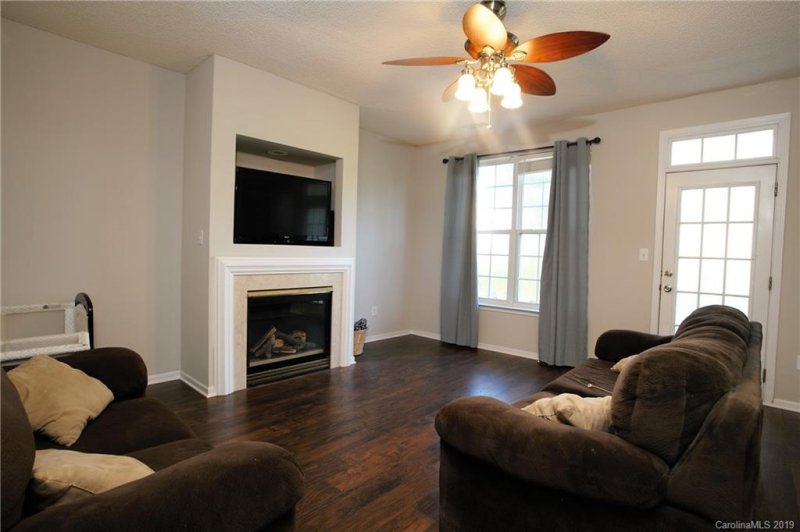Property image 2 at 4613 Fox Thorne Drive, Charlotte, NC 28216
