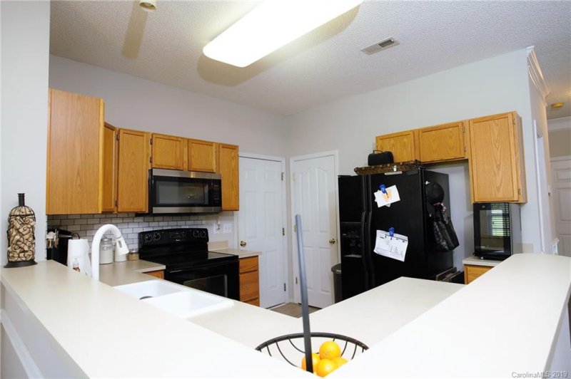Property image 5 at 4613 Fox Thorne Drive, Charlotte, NC 28216