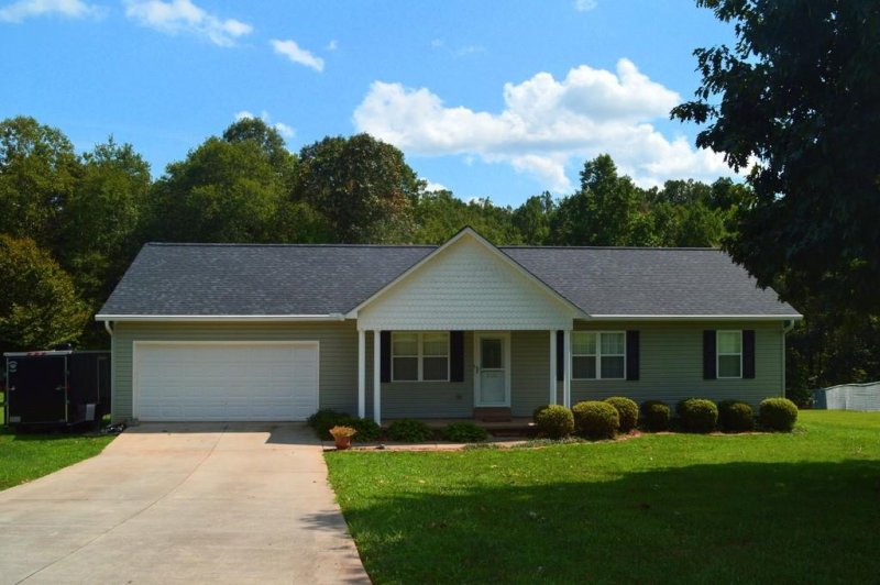 Property image 2 at 2120 Redberry Lane, Conover, NC 28613