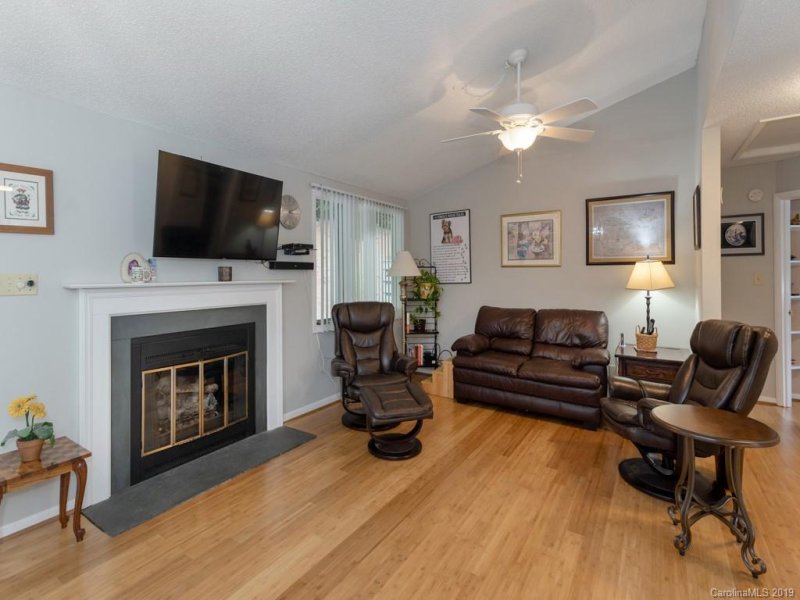 Property image 3 at 92 Hollybrook Drive, Asheville, NC 28803