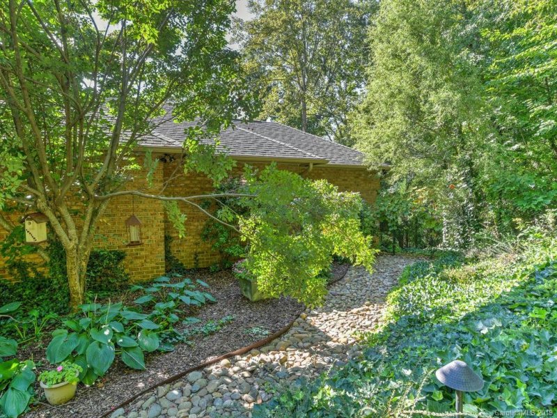 Property image 2 at 35 Hawk View Drive, Asheville, NC 28804