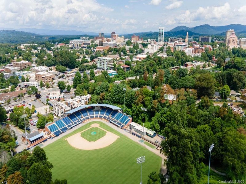 Property image 4 at 4 Bauhaus Court, Asheville, NC 28801