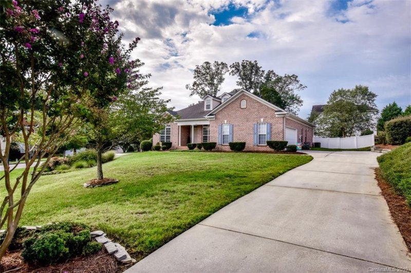 Property image 3 at 5001 Flagstone Court, Harrisburg, NC 28075