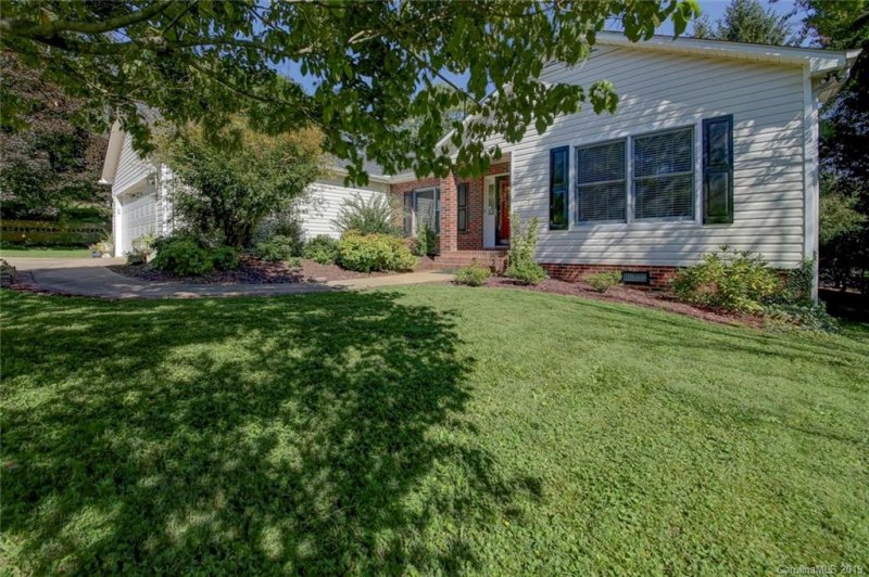 Property image 2 at 2330 Rosemont Court, Hendersonville, NC 28791