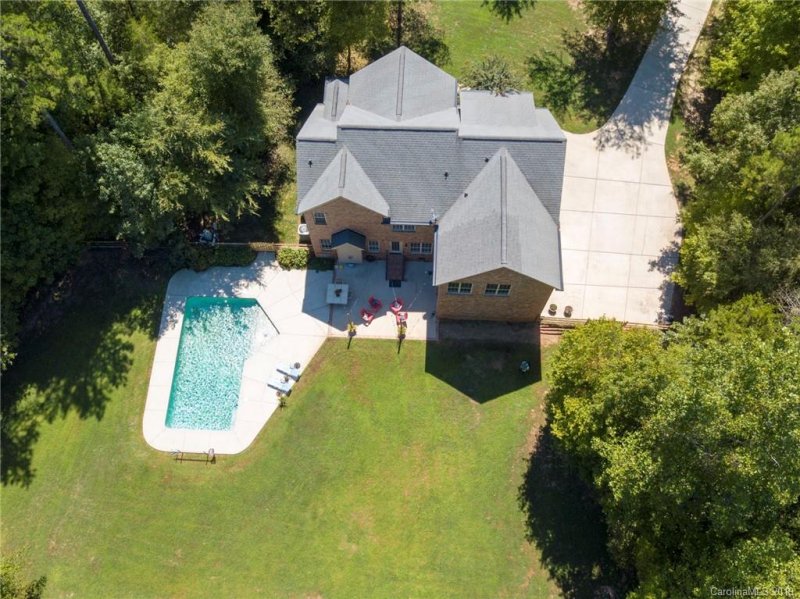 8121 Cane Pointe Lane