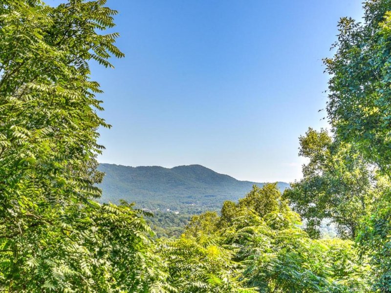 Property image 2 at 418 Windswept Drive, Asheville, NC 28801