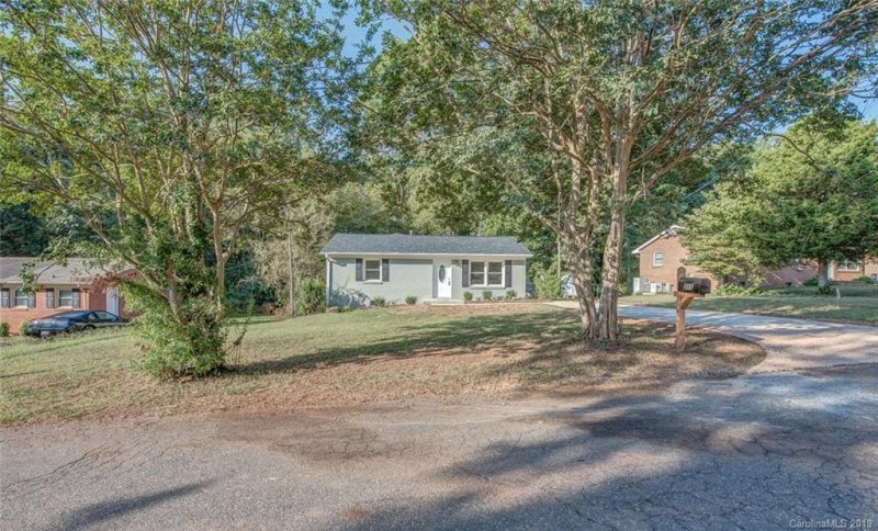 Property image 2 at 211 Point Circle, Belmont, NC 28012