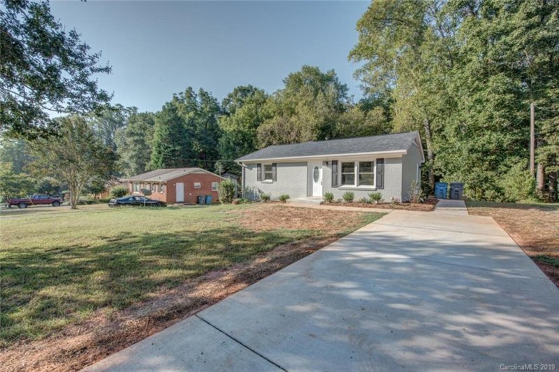 Property image 3 at 211 Point Circle, Belmont, NC 28012