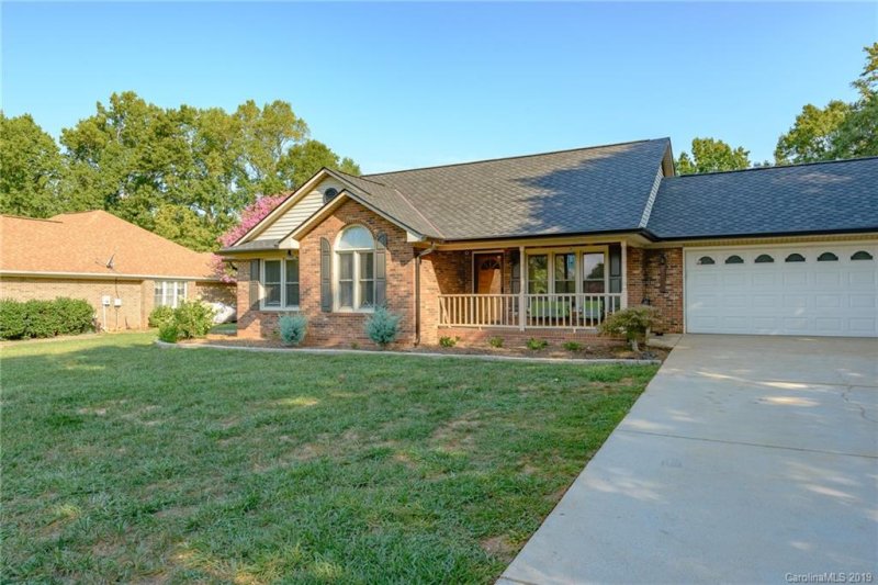 Property image 2 at 2055 Cameron Heights Circle, Denver, NC 28037