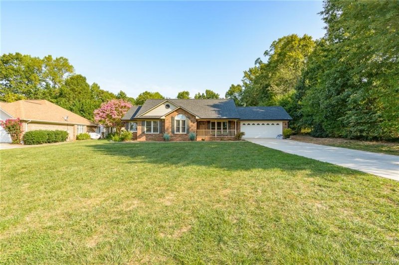 Property image 3 at 2055 Cameron Heights Circle, Denver, NC 28037