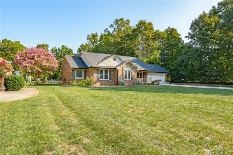 Property image 5 at 2055 Cameron Heights Circle, Denver, NC 28037