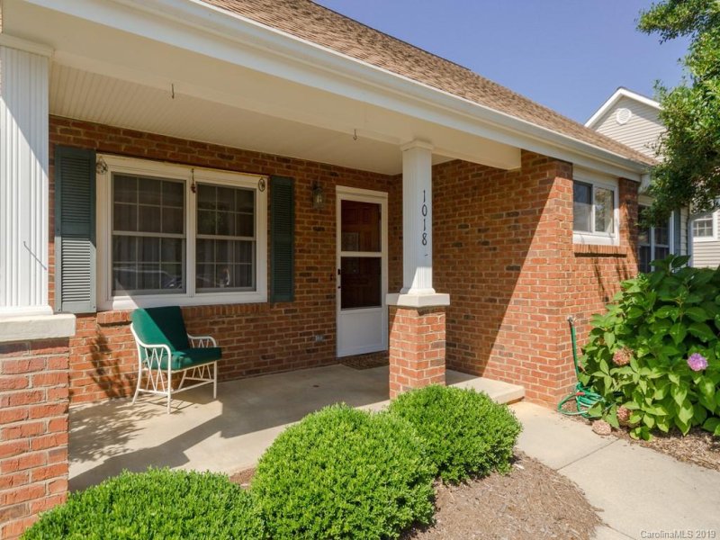 Property image 2 at 1018 Saddlebrook Drive, Hendersonville, NC 28739