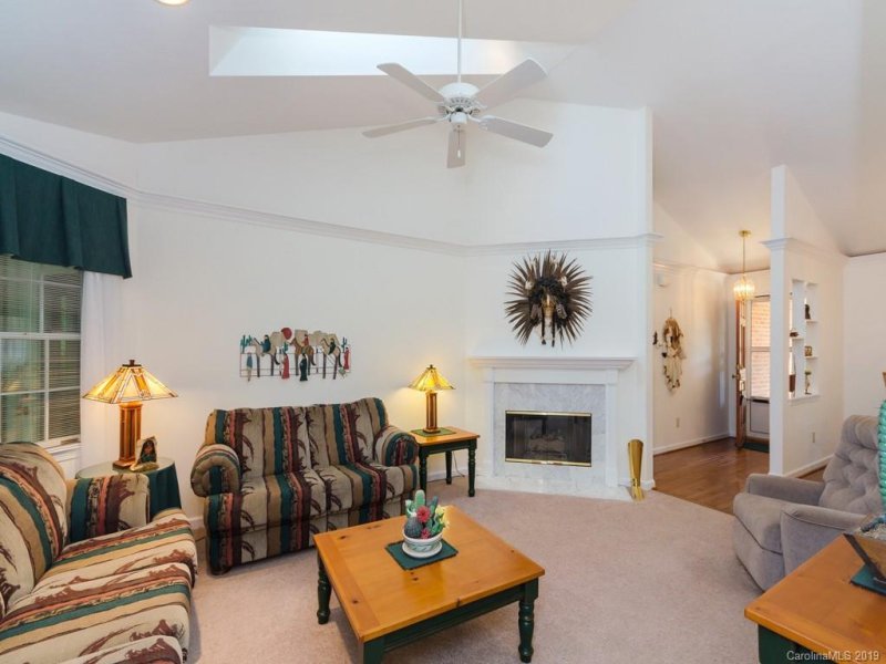 Property image 5 at 1018 Saddlebrook Drive, Hendersonville, NC 28739