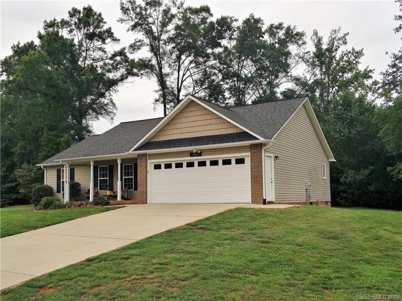 Property image 2 at 2491 Harvest Drive, Hickory, NC 28601