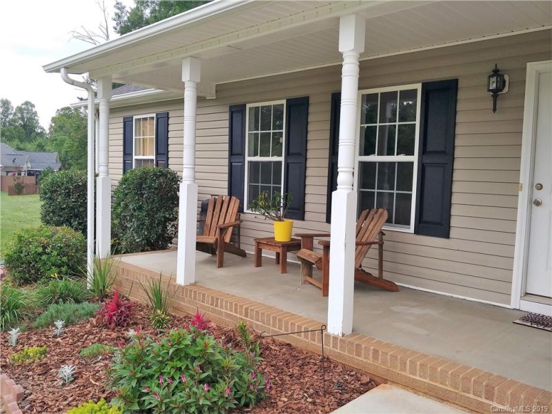 Property image 3 at 2491 Harvest Drive, Hickory, NC 28601