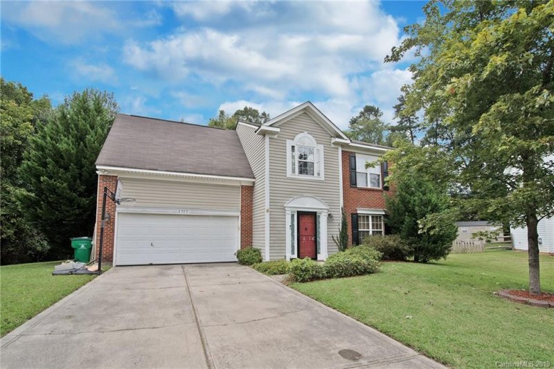 Property image 2 at 4505 Fox Thorne Drive, Charlotte, NC 28216