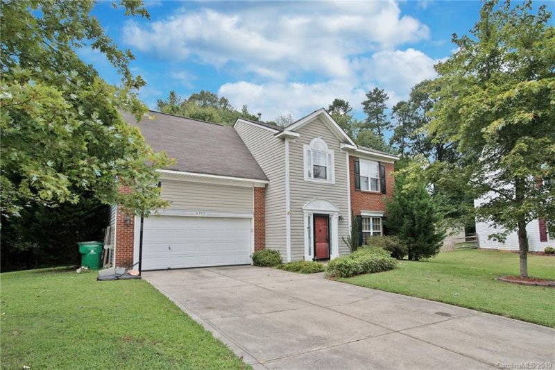 Property image 3 at 4505 Fox Thorne Drive, Charlotte, NC 28216