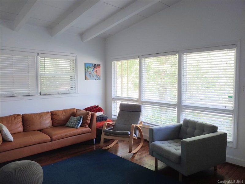 Property image 3 at 1420 Briarfield Drive, Charlotte, NC 28205