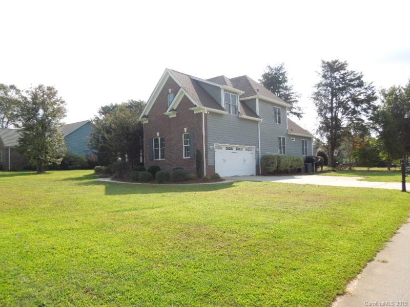 Property image 3 at 7919 Mountain Shore Drive, Sherrills Ford, NC 28673