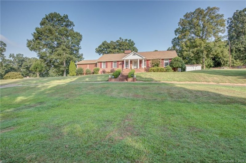 Property image 2 at 505 Dutchman Avenue, Mount Holly, NC 28120