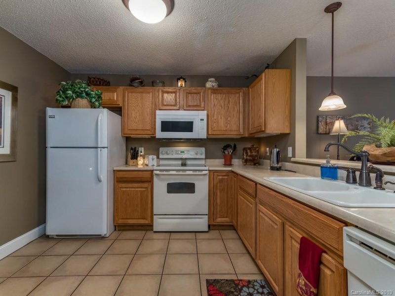 Property image 3 at 234 Wash Creek Drive, Hendersonville, NC 28739