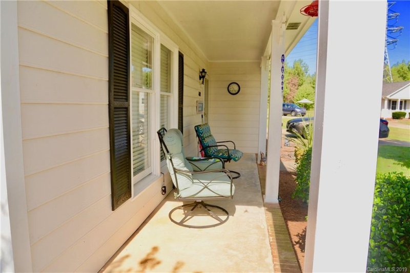 Property image 3 at 409 Iredell Court, Gastonia, NC 28054