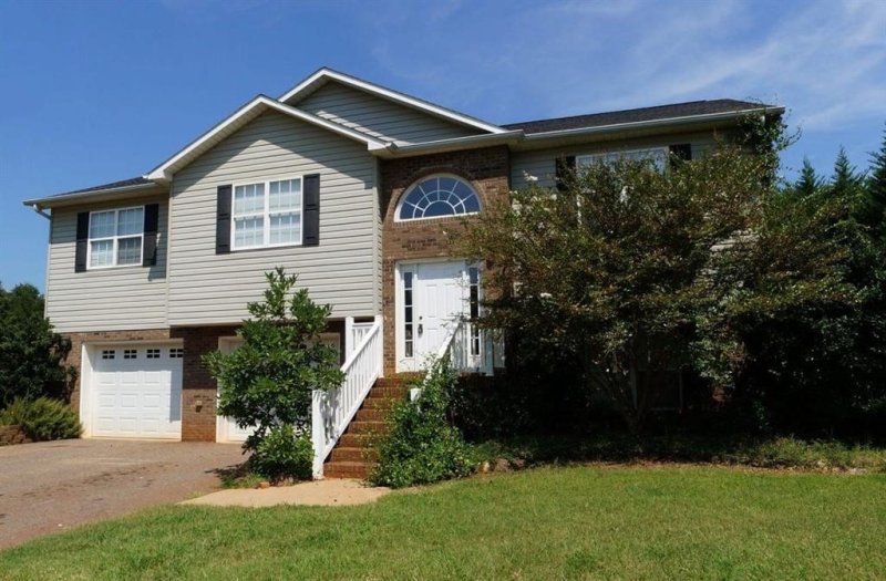 3301 47th Avenue Place