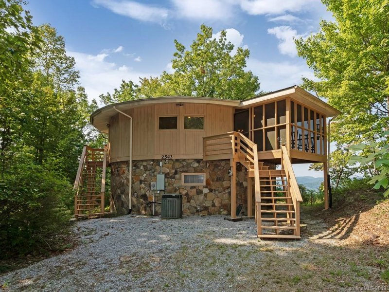 2543 Round Mountain Road