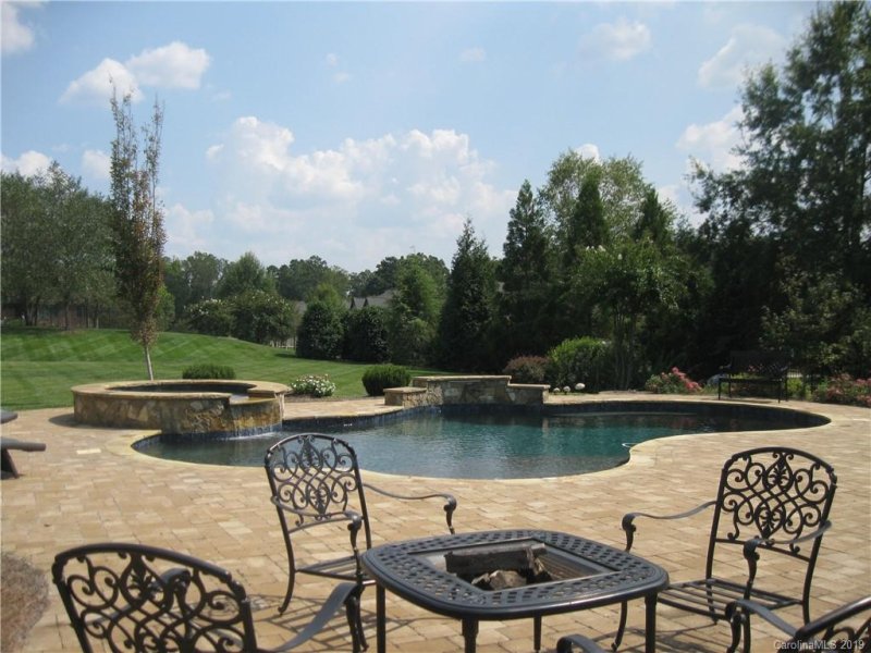 Property image 3 at 6002 Caliterra Drive, Matthews, NC 28104