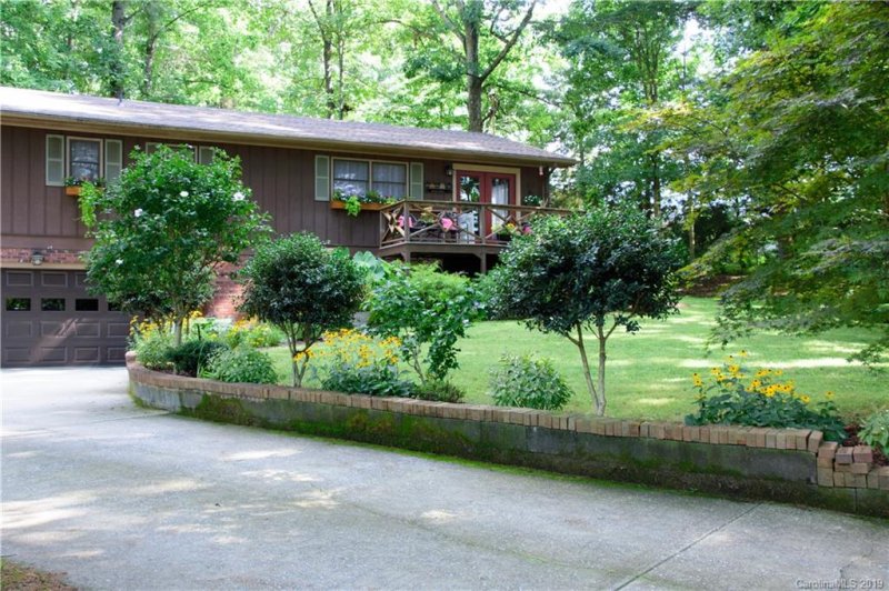 Property image 2 at 208 Brown Road, Hendersonville, NC 28791