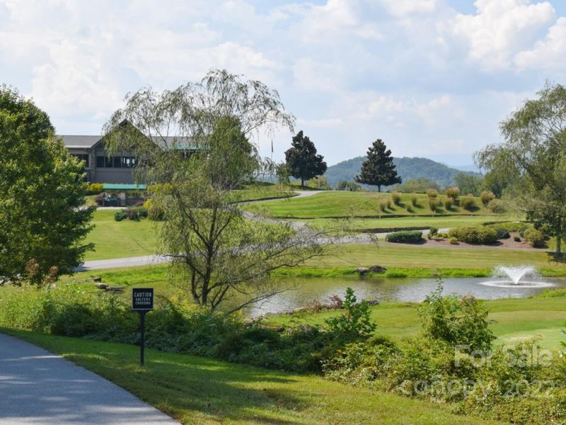 Property image 5 of 216 Mountain Crest Drive in Cummings Cove, Hendersonville, NC 28739