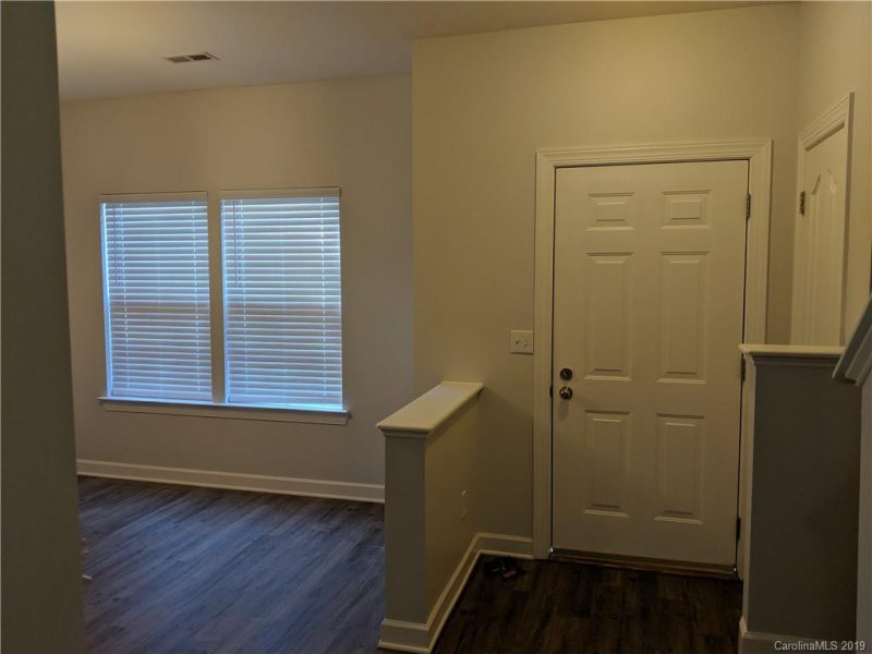 Property image 3 at 526 E Iredell Avenue, Mooresville, NC 28115