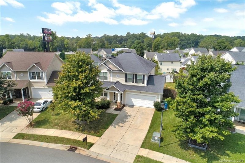 Property image 2 at 913 Murphy Court, Fort Mill, SC 29715