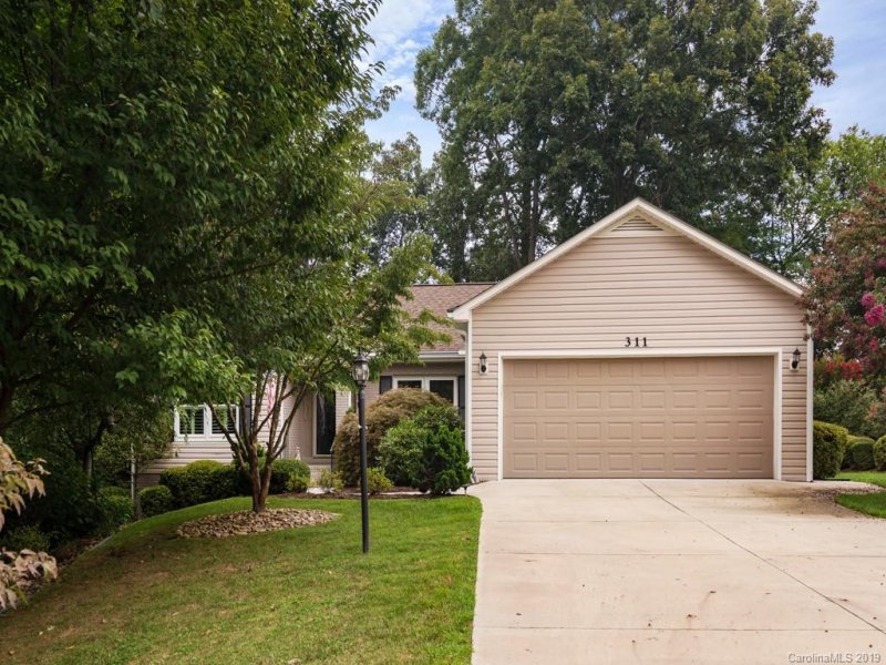 Property image 3 at 311 Classic Oaks Circle, Hendersonville, NC 28792