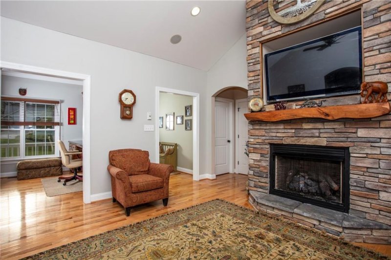 Property image 4 at 4201 10th Street Place, Hickory, NC 28601