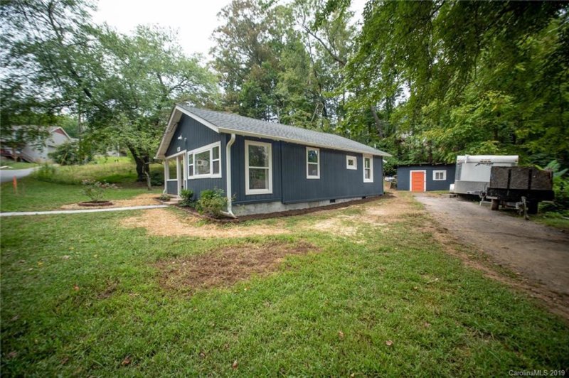 Property image 4 at 130 Raleigh Avenue, Asheville, NC 28803