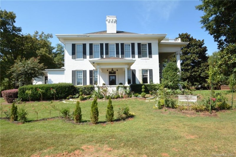 1048 The Glen Street