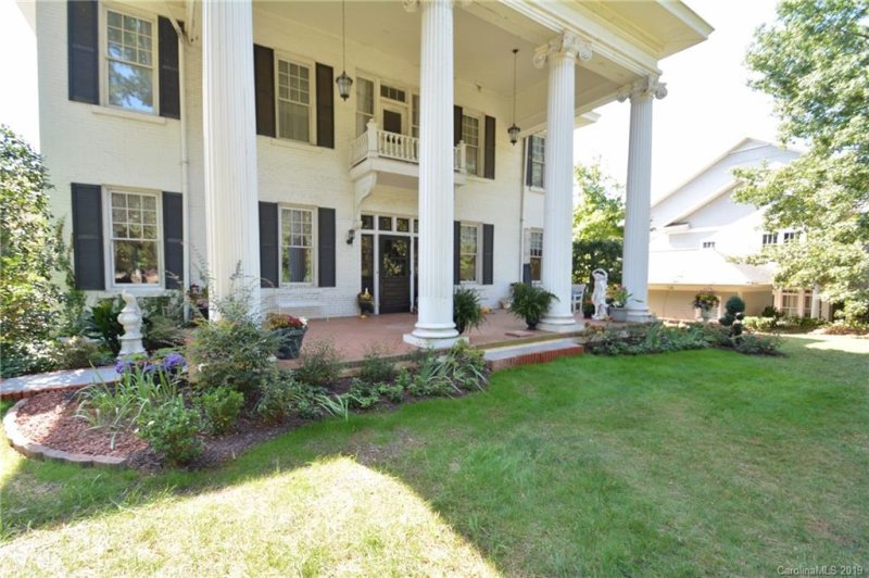 Property image 2 at 1048 The Glen Street, Statesville, NC 28677