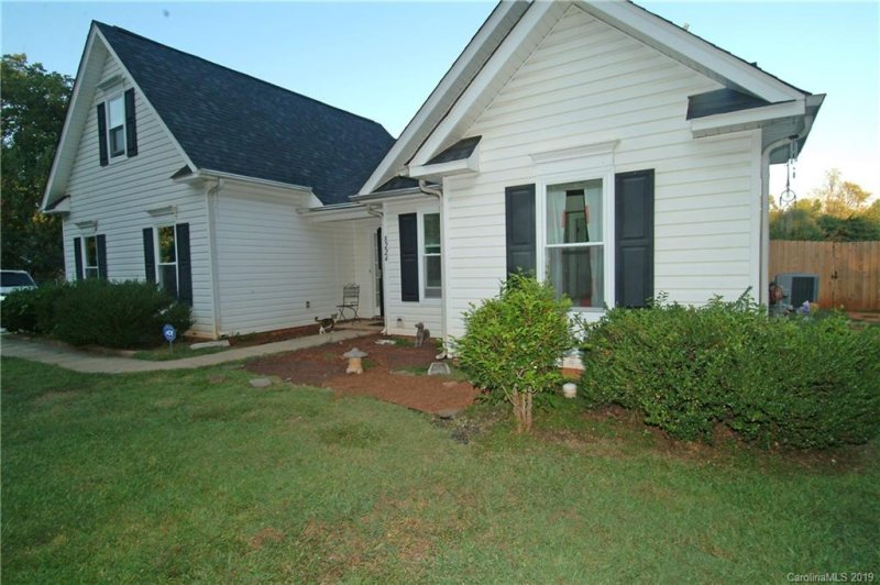 Property image 2 at 8224 Reames Road, Charlotte, NC 28216