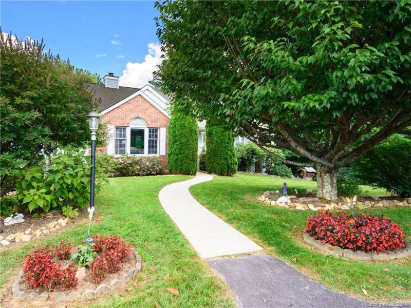 Property image 4 at 24 Old Applewood Lane, Hendersonville, NC 28739