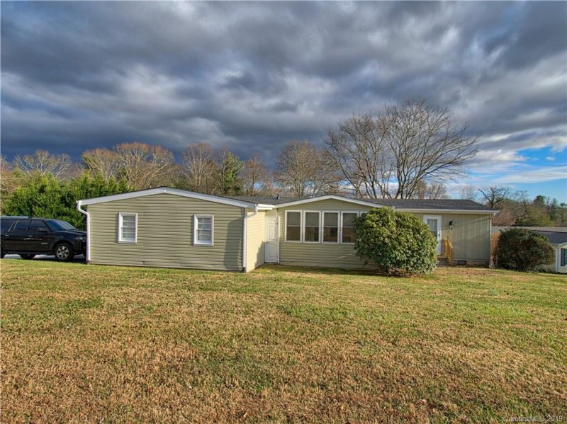 Property image 2 at 211 Cranbrook Circle, Hendersonville, NC 28792