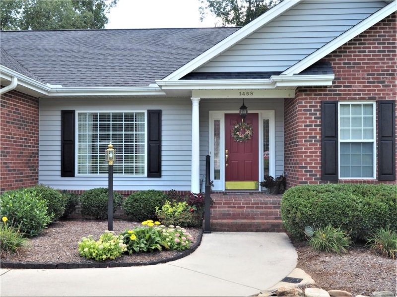 Property image 2 at 1458 34th Avenue Lane, Hickory, NC 28601