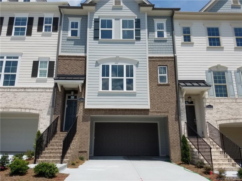 15133 Ne Rocky Bluff Loop